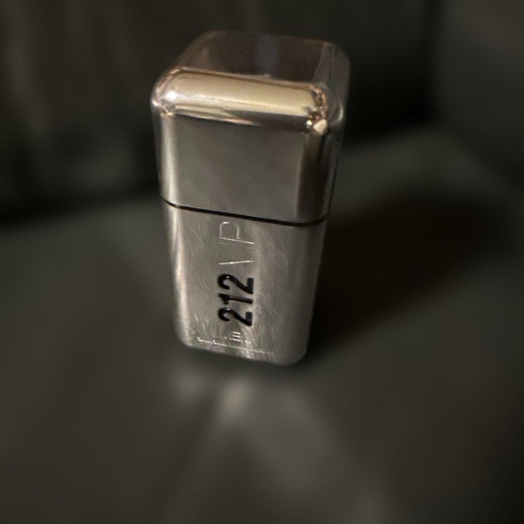 キャロライナ212 vip メンオーデトワレ　50ml テストプッシュのみ