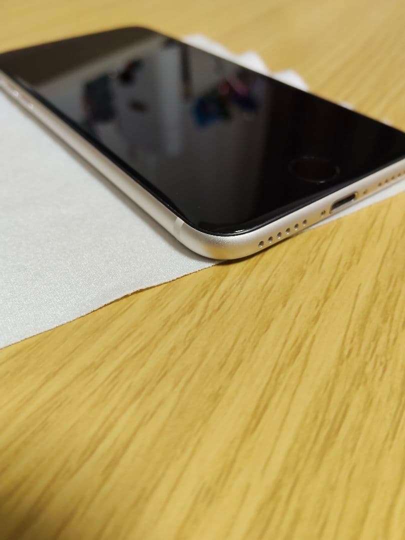 iPhoneSE (第3世代) 64GB スターライト SIMフリー【本体のみ】