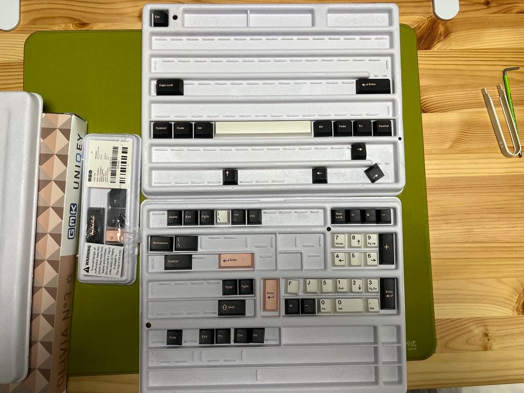 ペ*ン様 F1-8X 722 cream GMK Olivia Zaku II