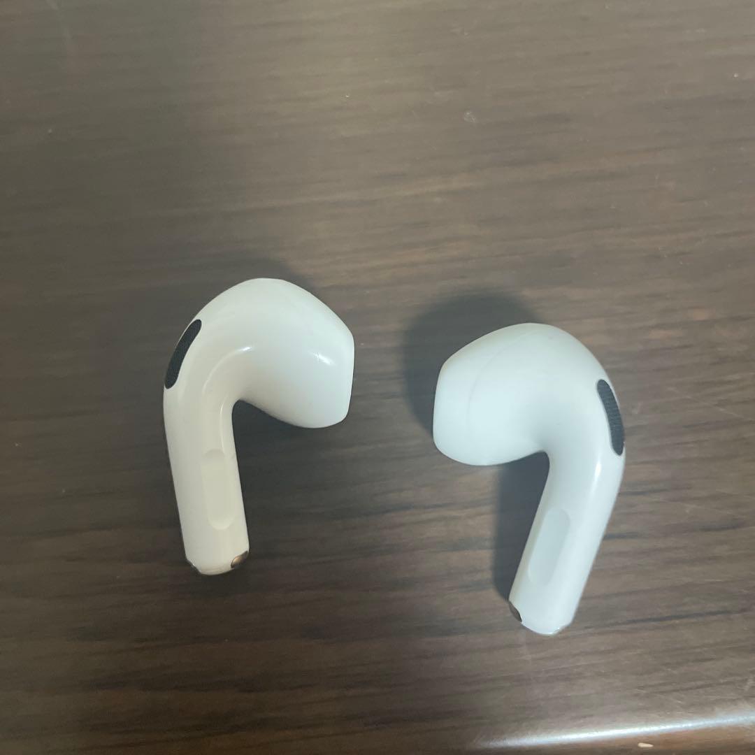極美品AirPods 4 ノイズキャンセル搭載本体 iFaceケース付き