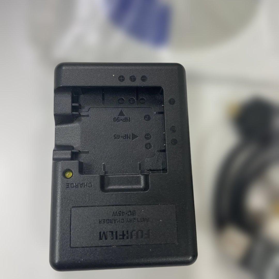 【美品】フジフィルム　FUJIFILM FinePix F200EXR ゴールド