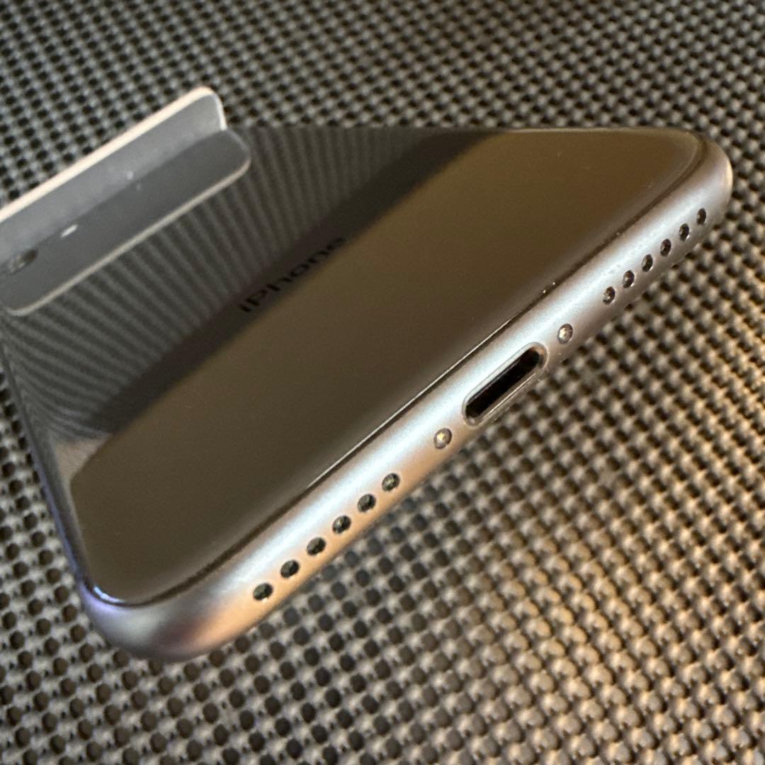 美品 iPhone 8 64GB スペースグレー SIMフリー バッテリー98%