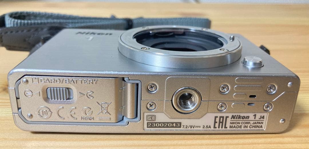 ☆付属品多数 Nikon 1 J4 ミラーレスカメラ ダブルズームキット ニコン