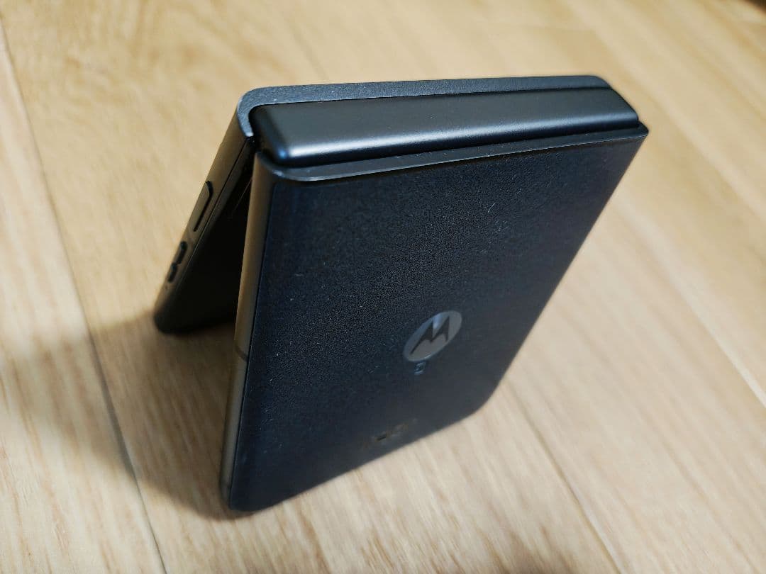 Motorola モトローラ razr 50s