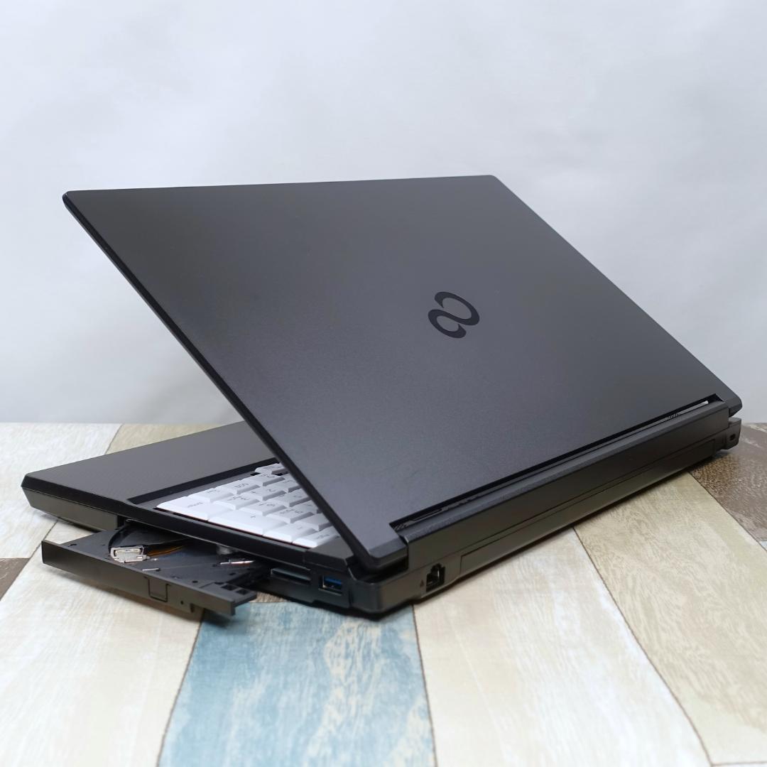 美品で６コアＣＰＵの２０２３年製✨第１２世代コアｉ３に超高速ＳＳＤ＆大容量メモリ