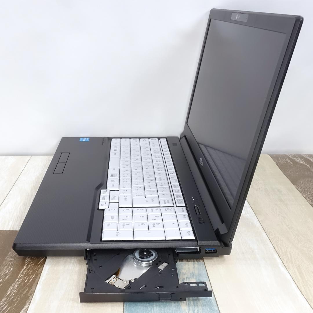 美品で６コアＣＰＵの２０２３年製✨第１２世代コアｉ３に超高速ＳＳＤ＆大容量メモリ