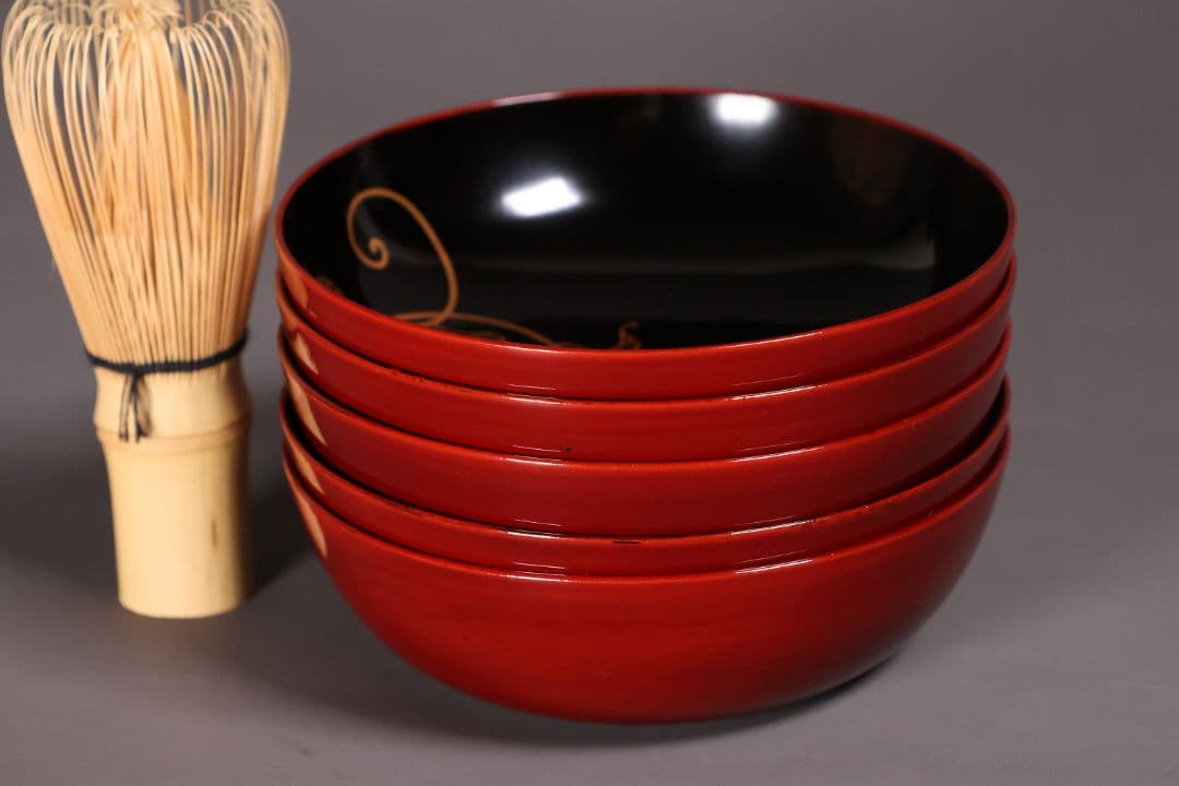 【MA488】漆芸 木製漆器 梅唐草蒔絵 木皿 五客 11.9cm 黒塗 溜塗