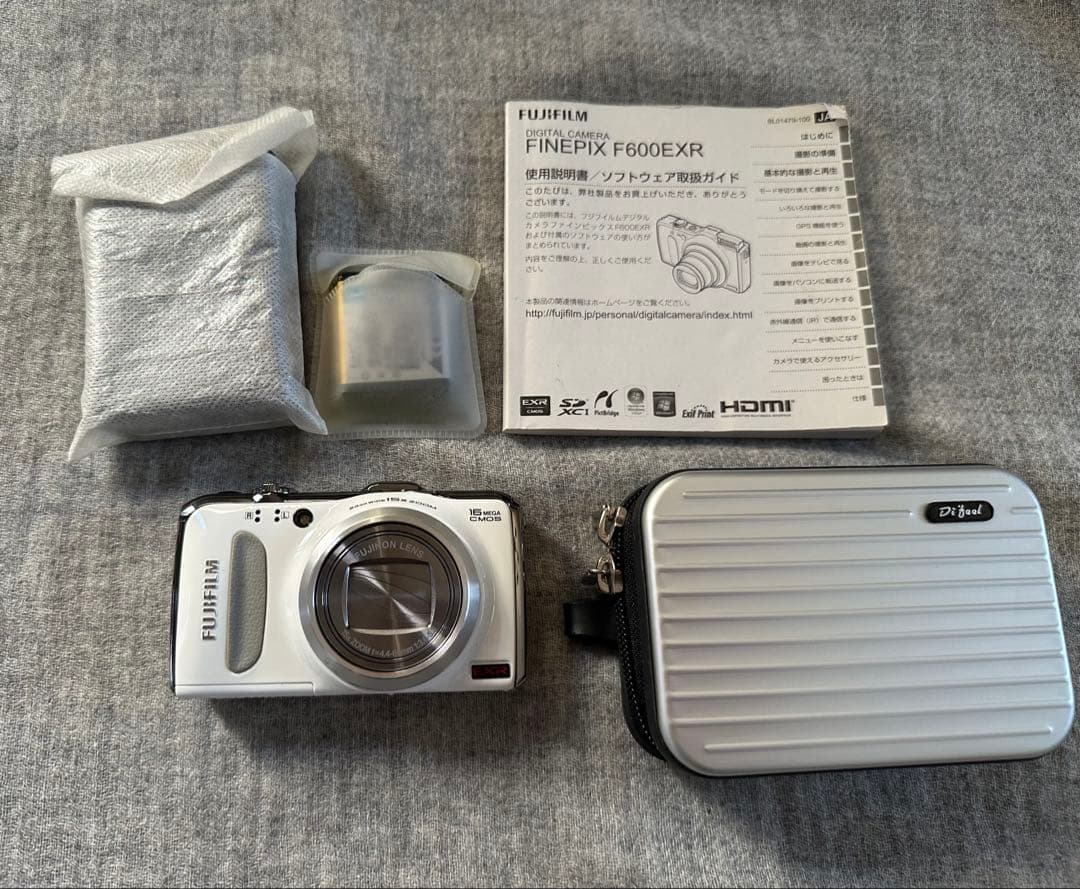 Fujifilm FinePix F600EXR バッテリー2個付き　ケース付き