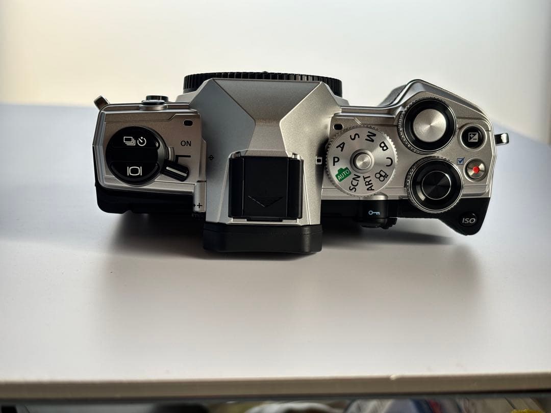 【美品】OM SYSTEM OM-5 ミラーレス一眼カメラ＋グリップ