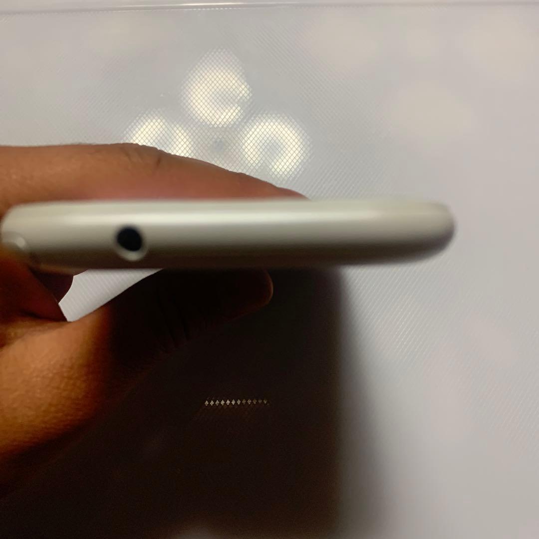 docomo F-42A ホワイト