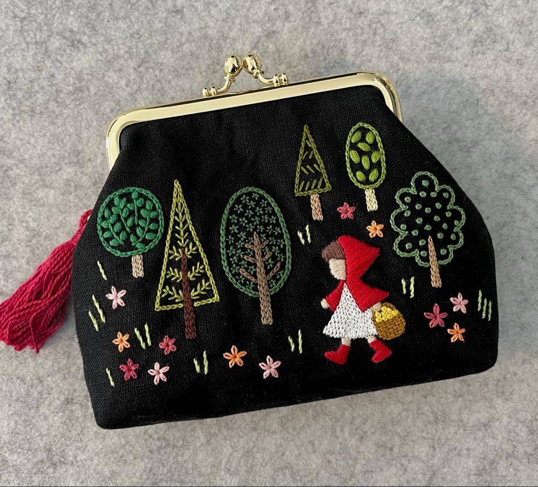 ハンドメイド　手刺繍　がま口ポーチ☆楽一番です