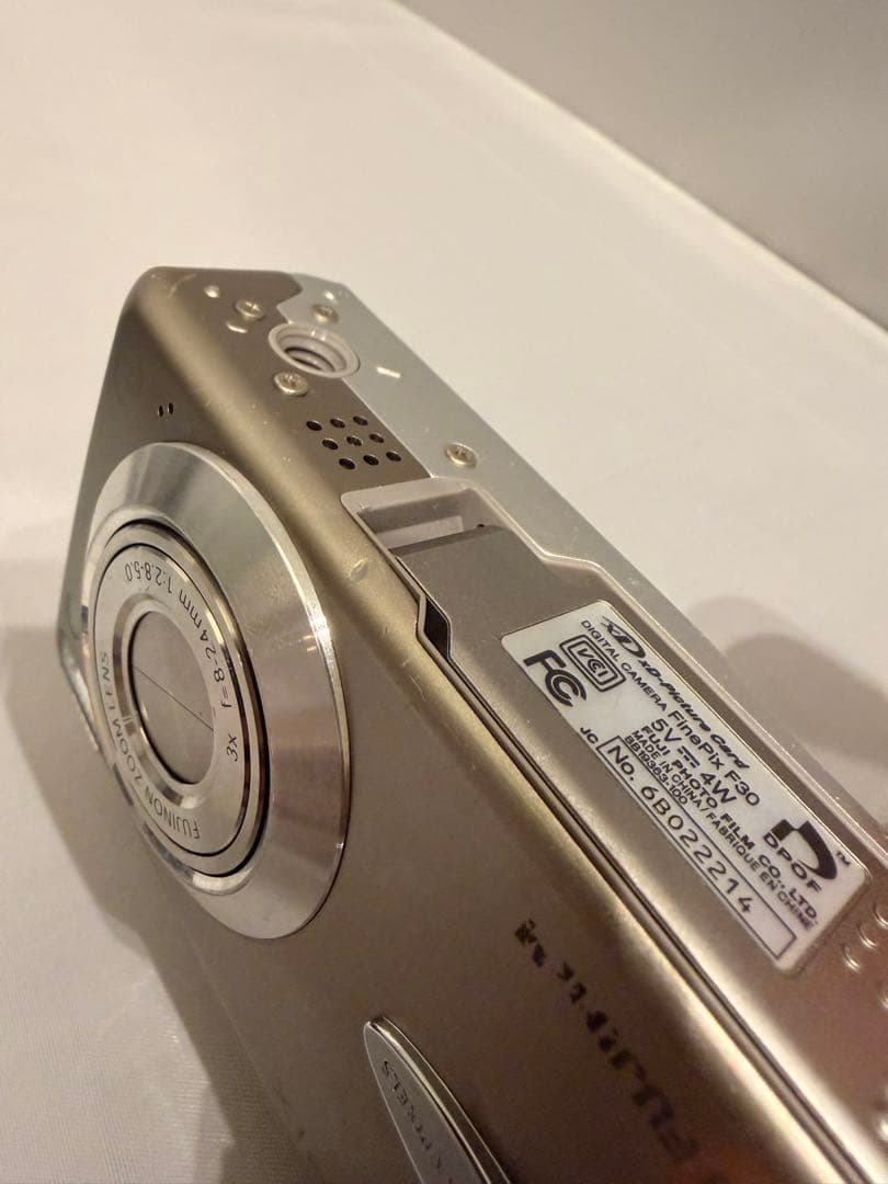 Fujifilm FinePix F30 デジタルカメラ　XDカード付きB