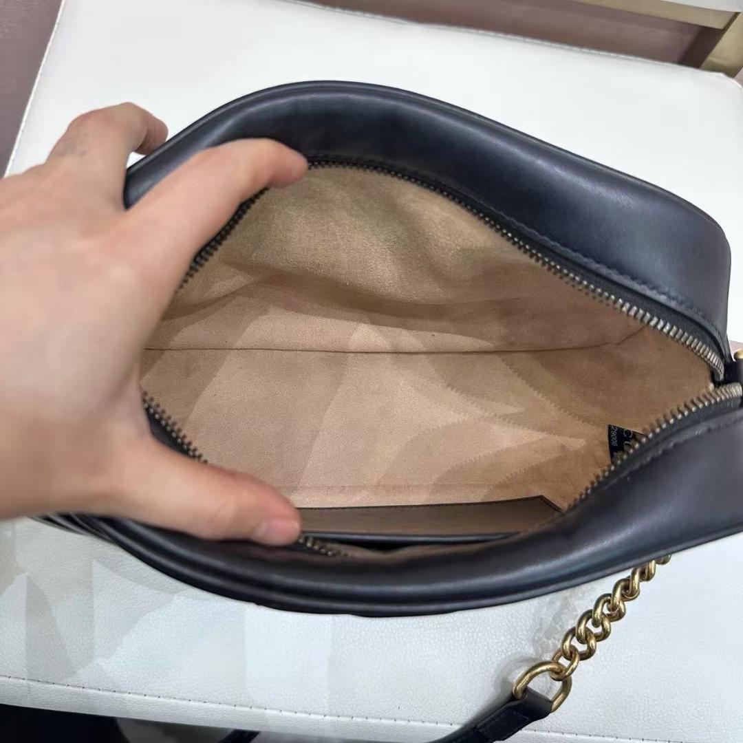ブラックレザーショルダーバッグ