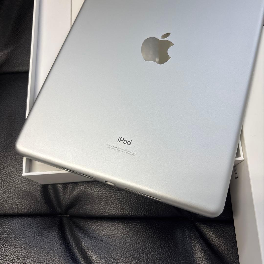 iPad 第9世代　10.2インチ　シルバー