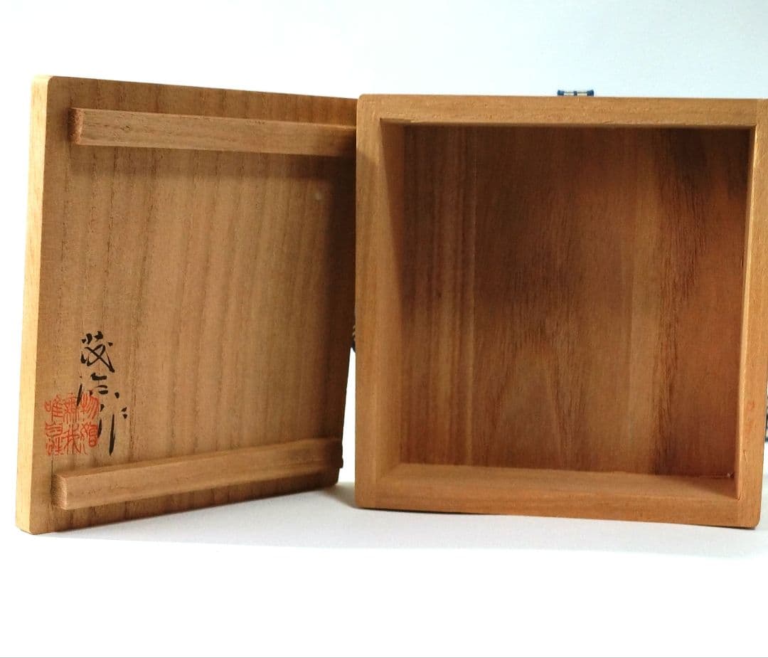 茶道具 香合 鍋島焼 阪井茂治作 鶴二松梅文 共箱 栞付
