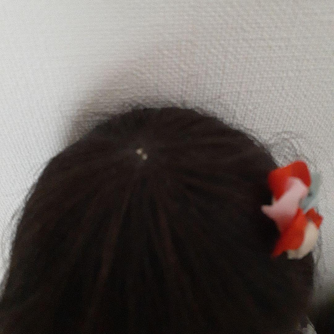 伝統的な市松人形 多色の花柄着物　難あり