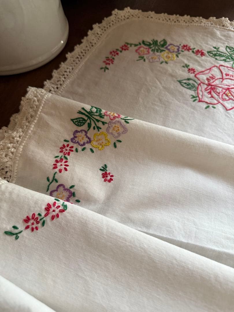 フランスアンティークஐ⋆*おすすめ♡可愛い花柄刺繍のクロス