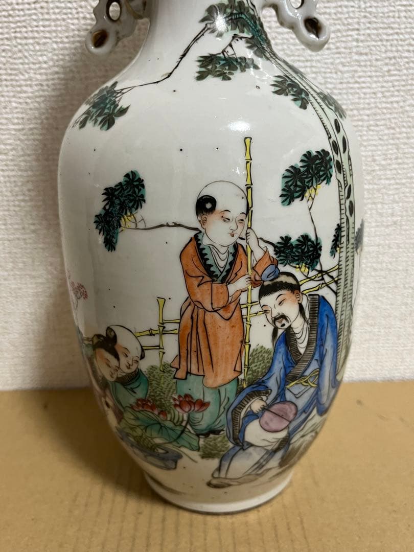 中国美術　清時代　色絵人物図耳付瓶時代物　約高さ28cm
