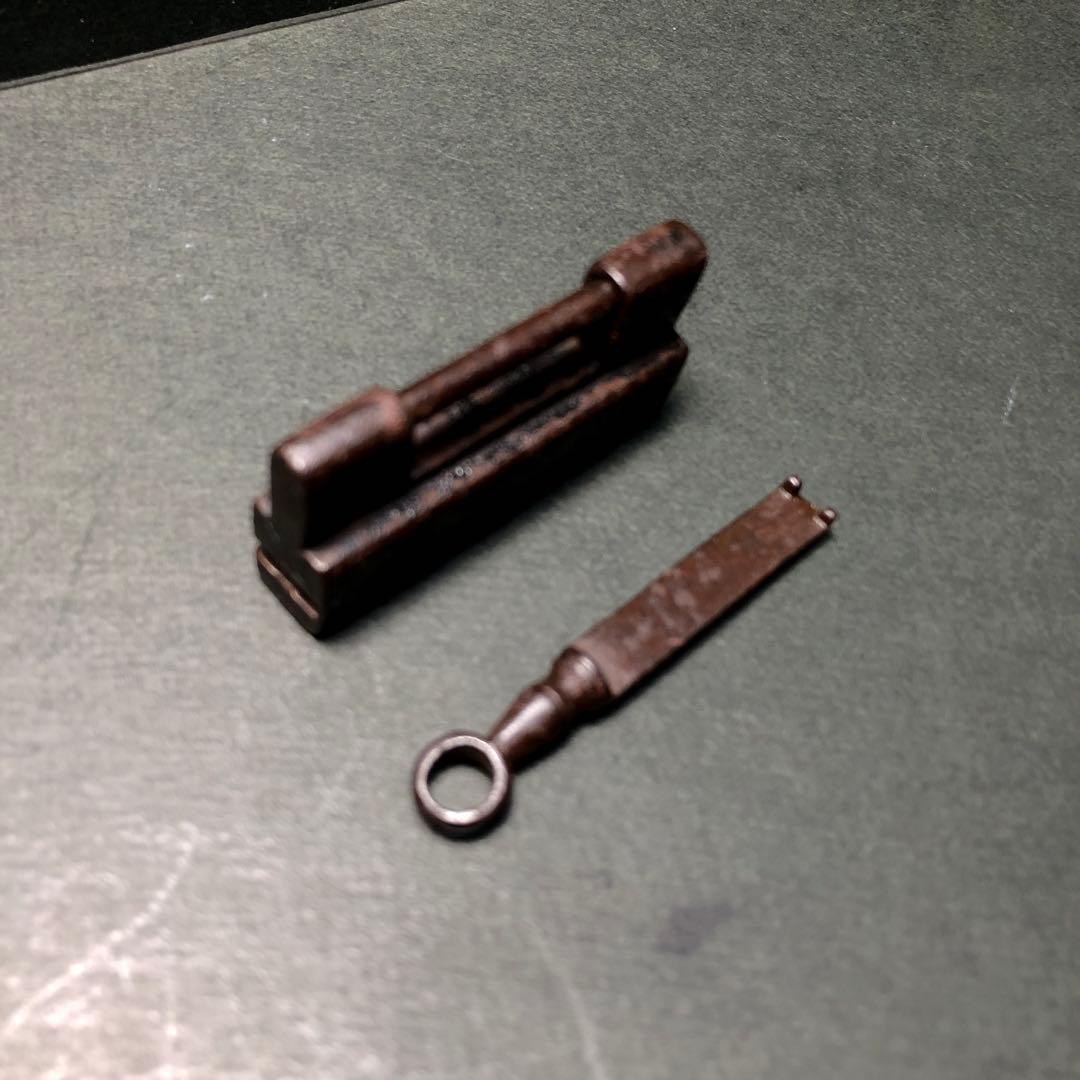江戸時代　小型　和錠　錠前鉄製　アンティーク金属製鍵 作動品