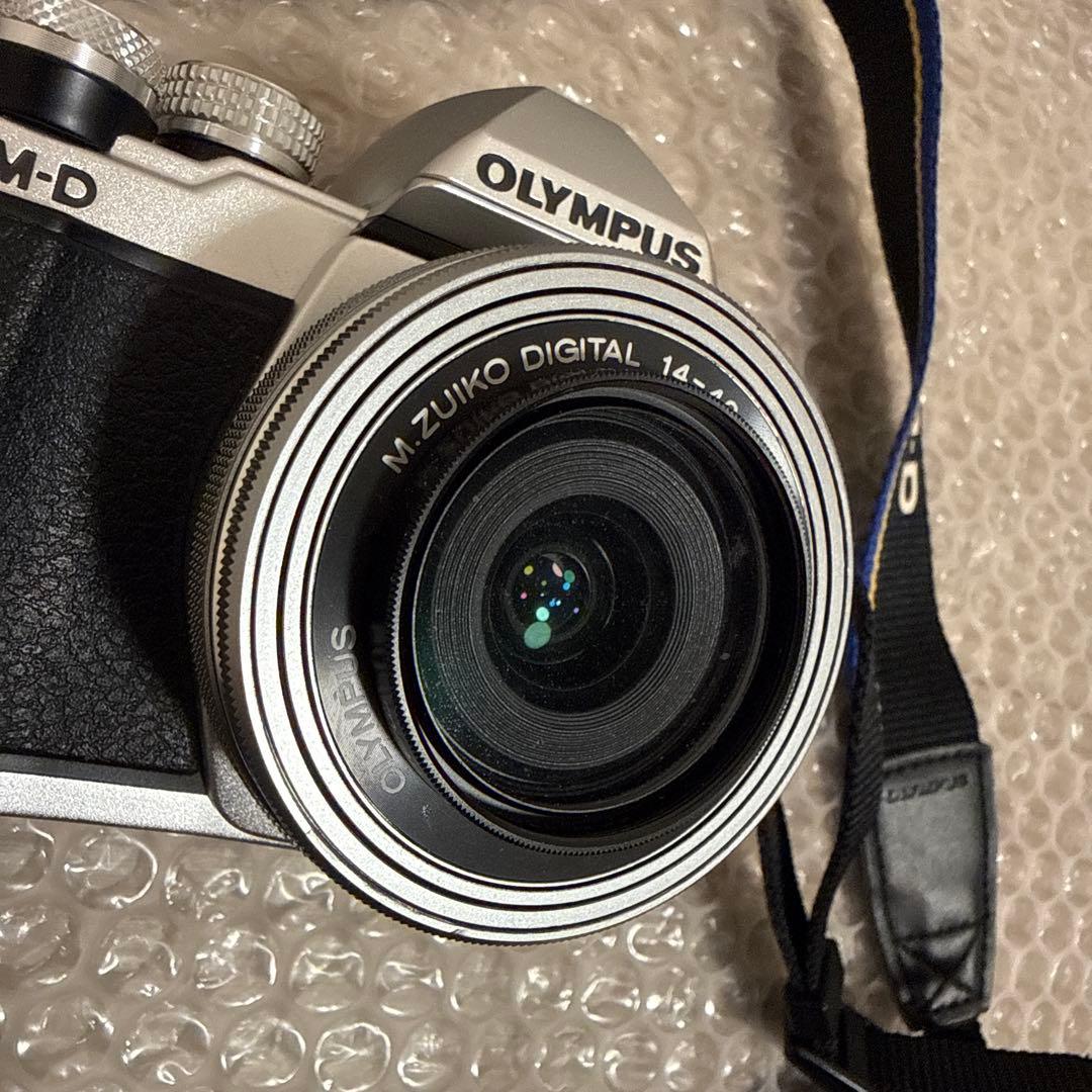 ミラーレス一眼　OLYMPUS E-M10 MARKⅡ