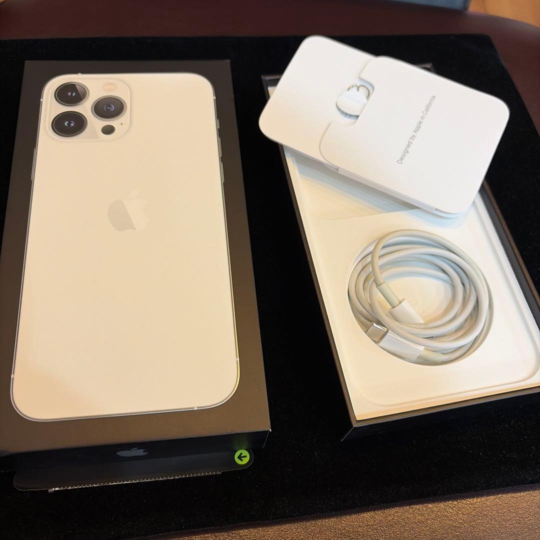 p*0様 iPhone13promaxシルバー 256GB本体 箱付き　クリアケ