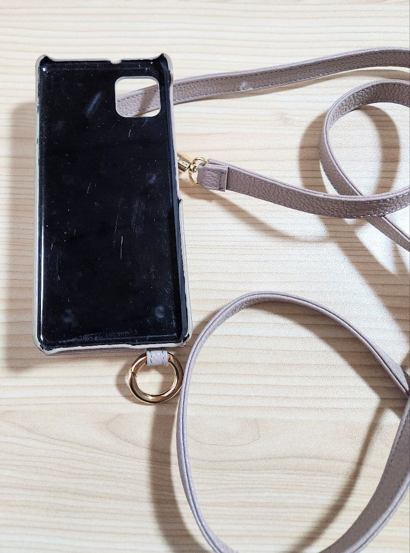 AQUOS　sense6 docomo　ショルダーケース&カエル柄ケース付中古品