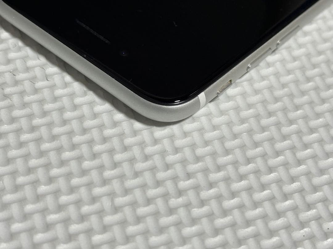 【美品】Apple iPhone SE 第二世代 64GB SIMフリー