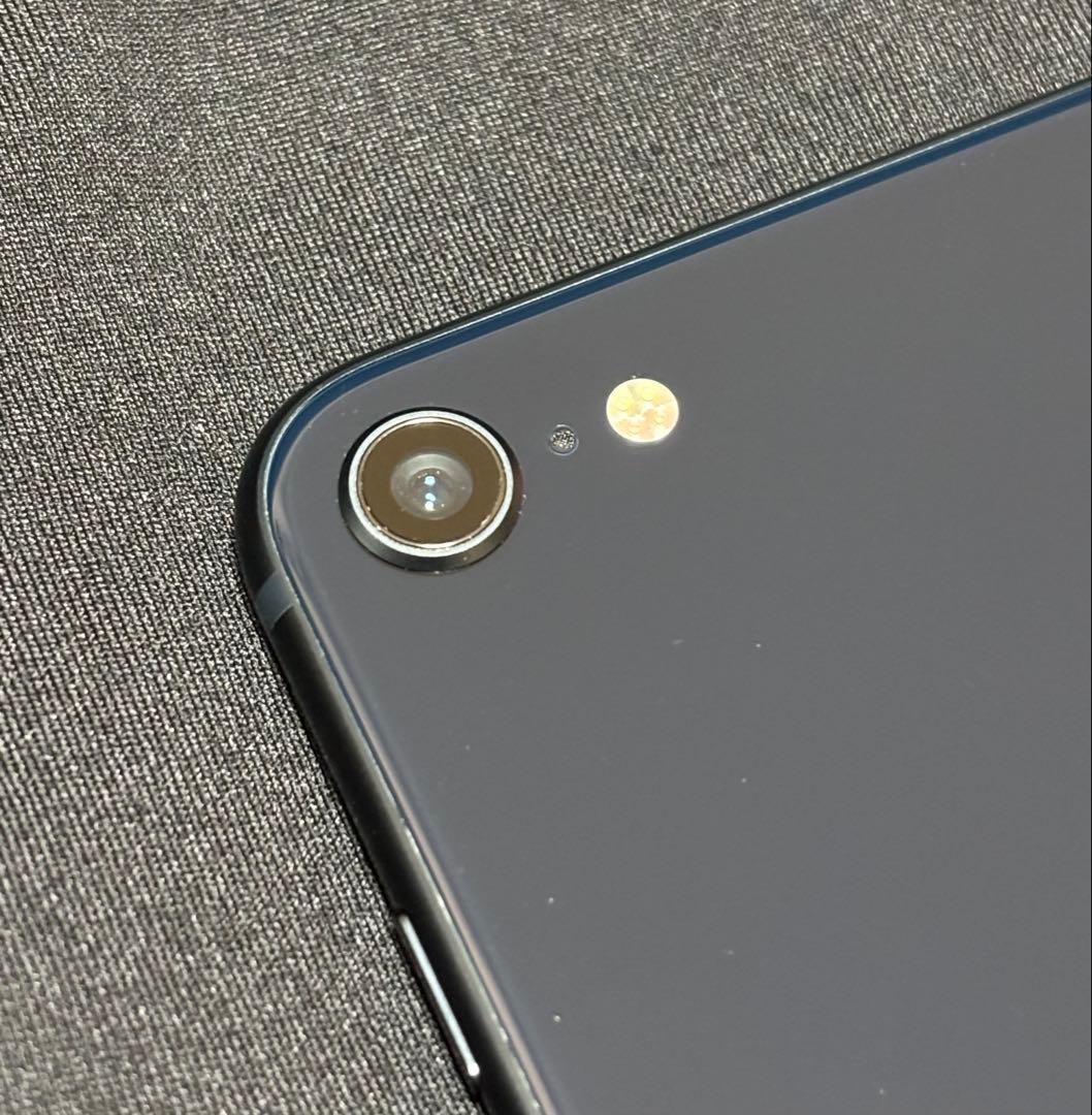 【美品】iPhoneSE第3世代　〈ミッドナイト〉」 64GB