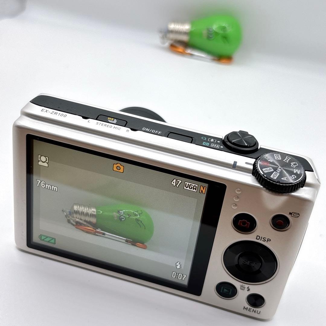 CASIO EXILIM EX-ZR100 ホワイト　コンデジ　デジカメ　カメラ