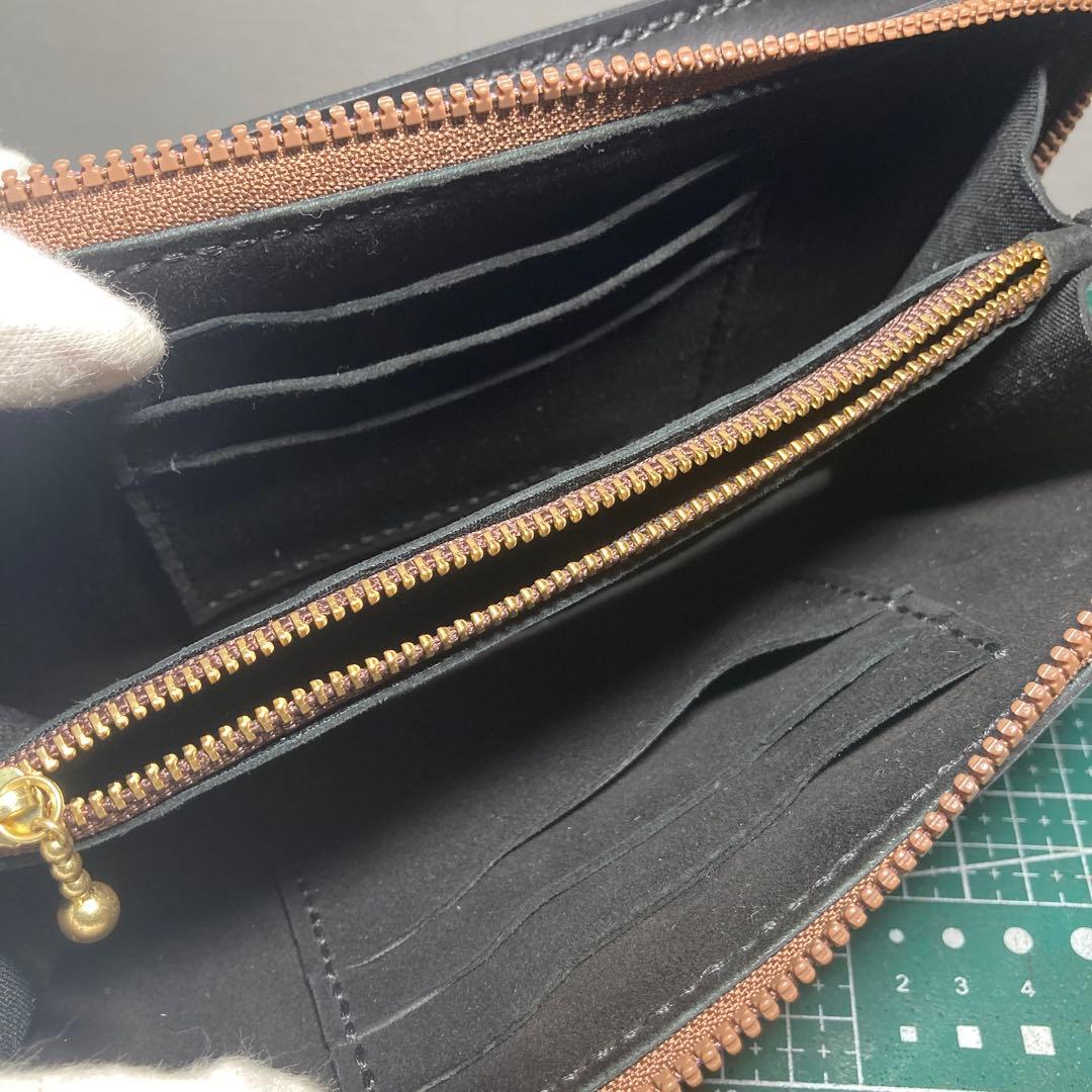 ハンドメイド　黒いレザー製スマホの入る財布型ショルダーバッグ