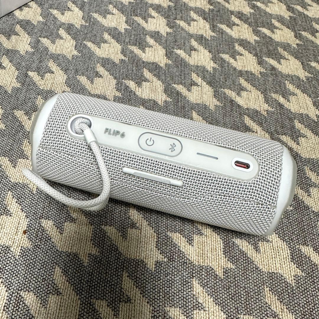 美品 JBL FLIP6 Bluetoothスピーカー ホワイト