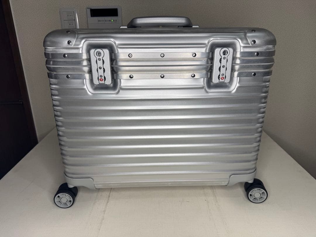 【廃盤】リモワ パイロット 34L 4輪 キャリーケース 正規品トパーズ