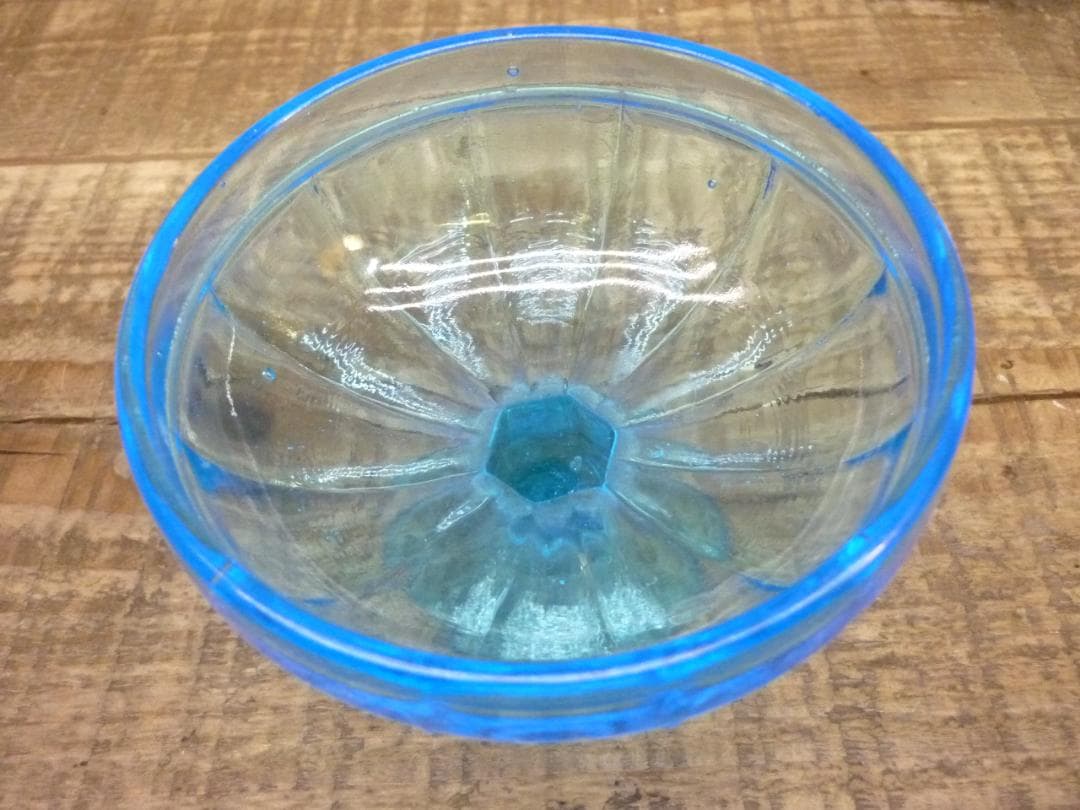 大正～昭和初期 ウランガラス 氷コップ ブルー 気泡 発光 不格好 G16745