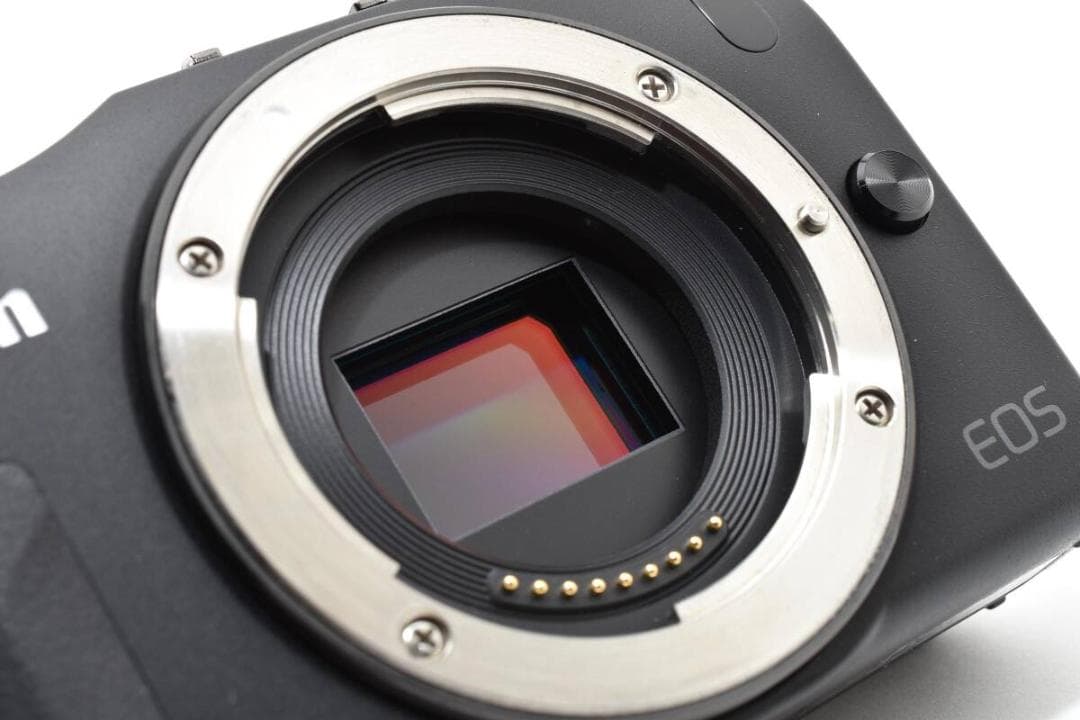 ■ ほぼ新品 元箱付 ■ キヤノン　Canon EOS M ダブルレンズキット