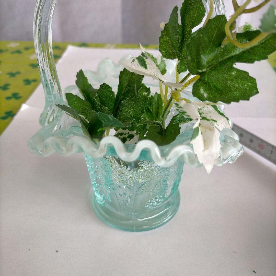 フェントン製のブルーの花籠
