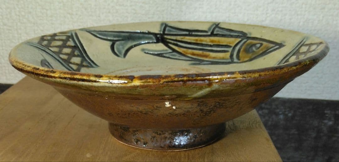 人間国宝 金城次郎 魚紋皿 栞 共箱 美品 壷屋焼 ｗ14.7cm やちむん