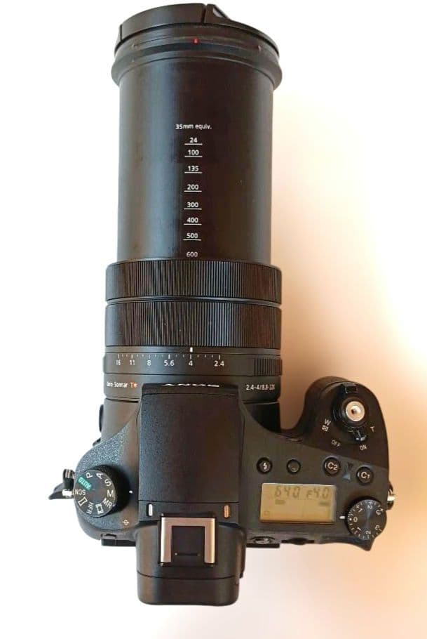 【SONY RX10 IV】動作確認済・撮影良好／底面破損あり(三脚取付可能)
