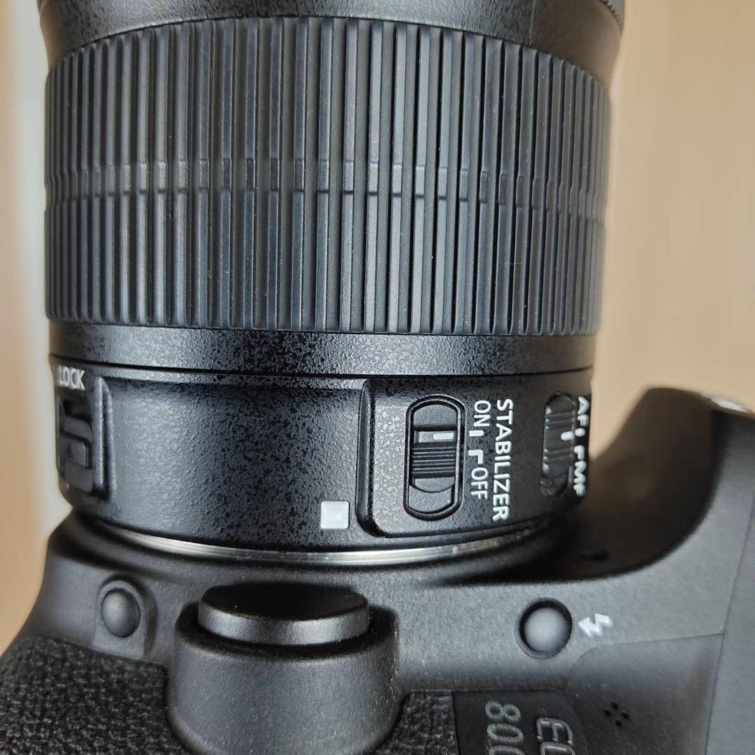 【匿名発送】Canon EOS 8000Dレンズ　充電器付　デジタル一眼レフ