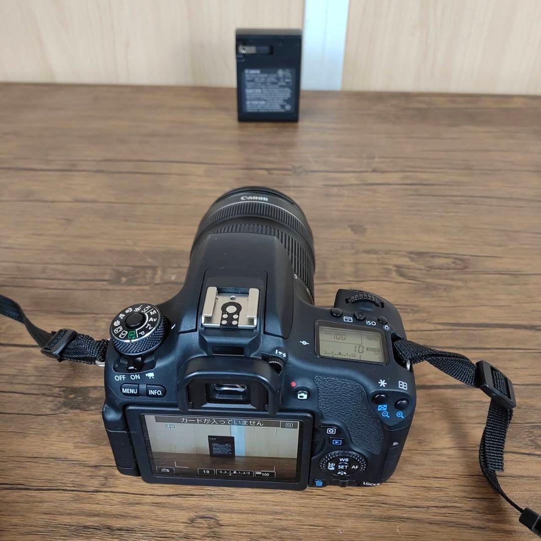 【匿名発送】Canon EOS 8000Dレンズ　充電器付　デジタル一眼レフ