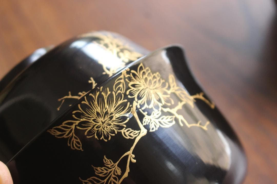 時代逸品！端正な時代黒漆に極上菊蒔絵の映える大椀2点（検懐石道具蒔絵椀茶道具