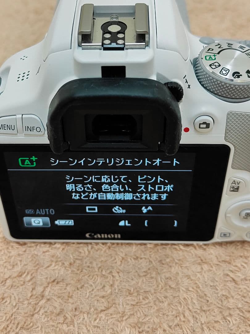 Canon eos kissX7ホワイト　綺麗　標準レンズ1本付き！