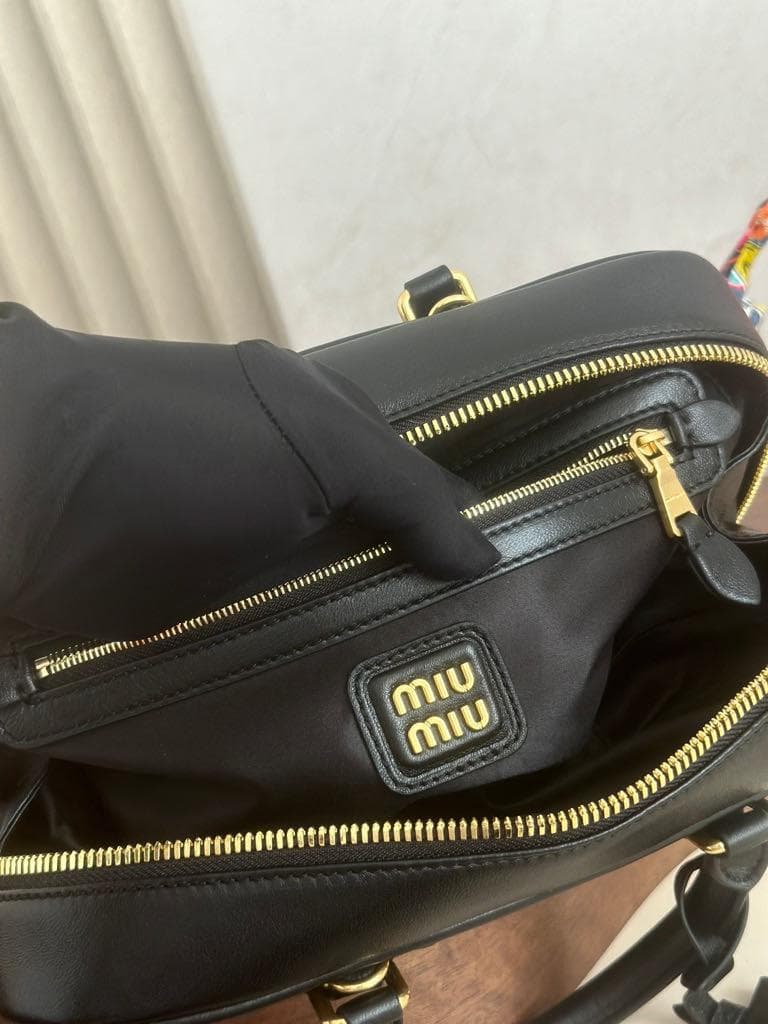 miu miu ブラック プリーツ クラッチバッグ