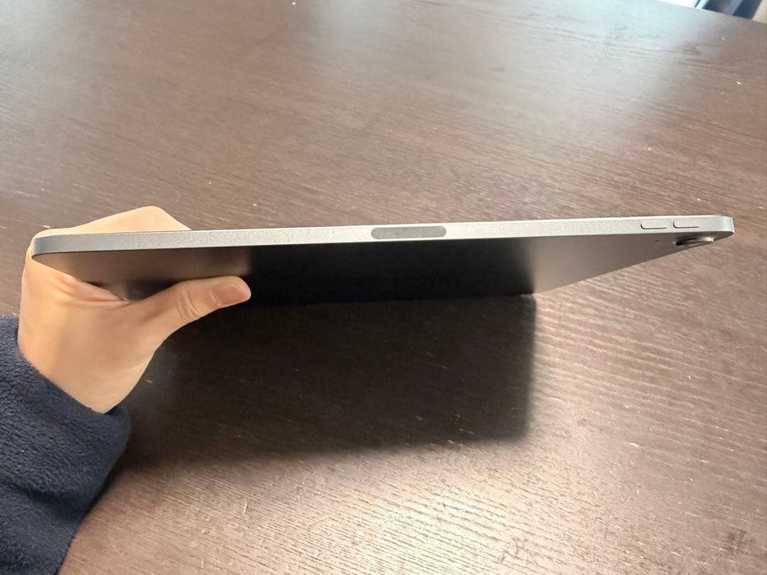 Apple iPad Air 5 本体　スペースグレイ　Wi-Fiモデル