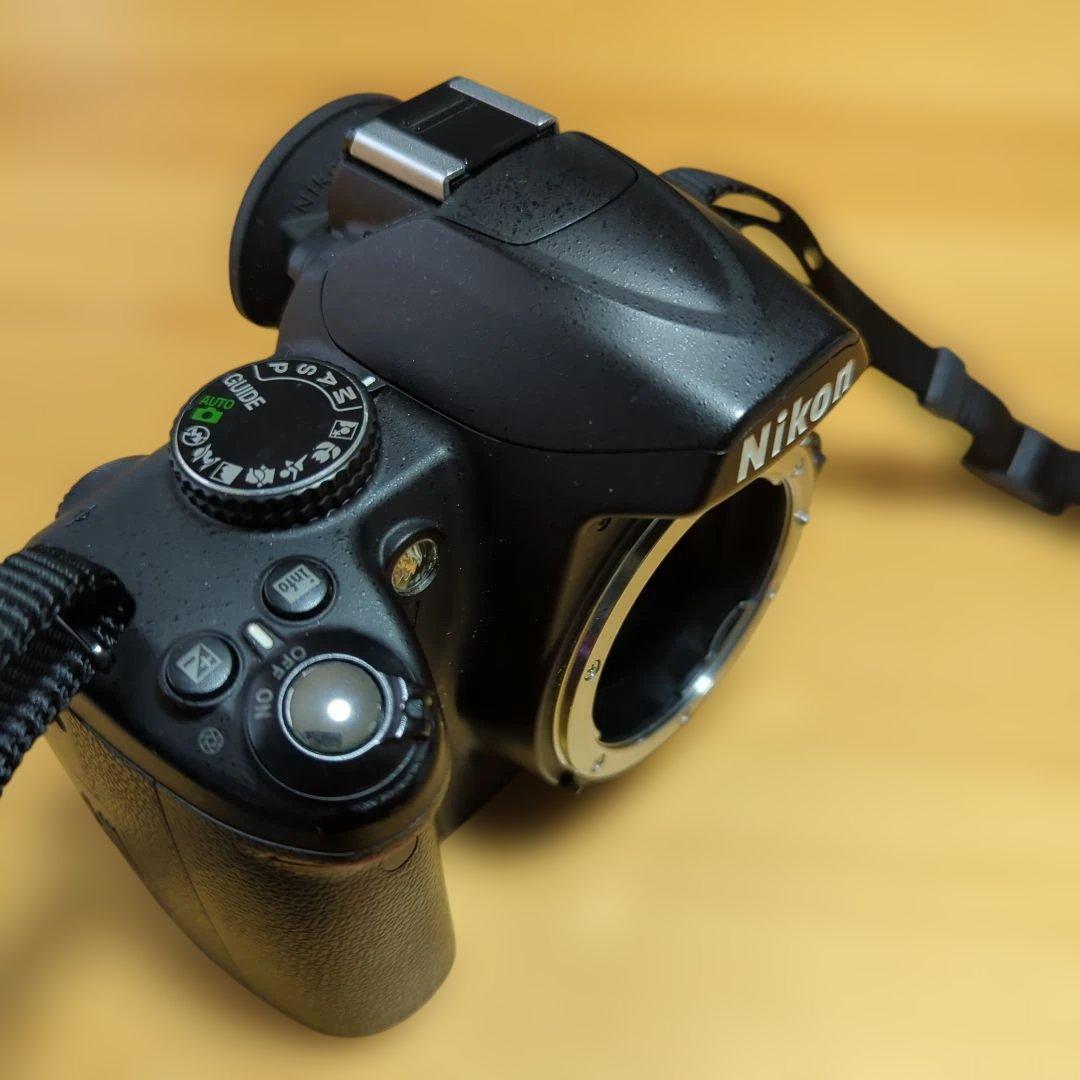 NIKON ニコンD3000 ボディ　デジタル一眼レフカメラ　匿名発送
