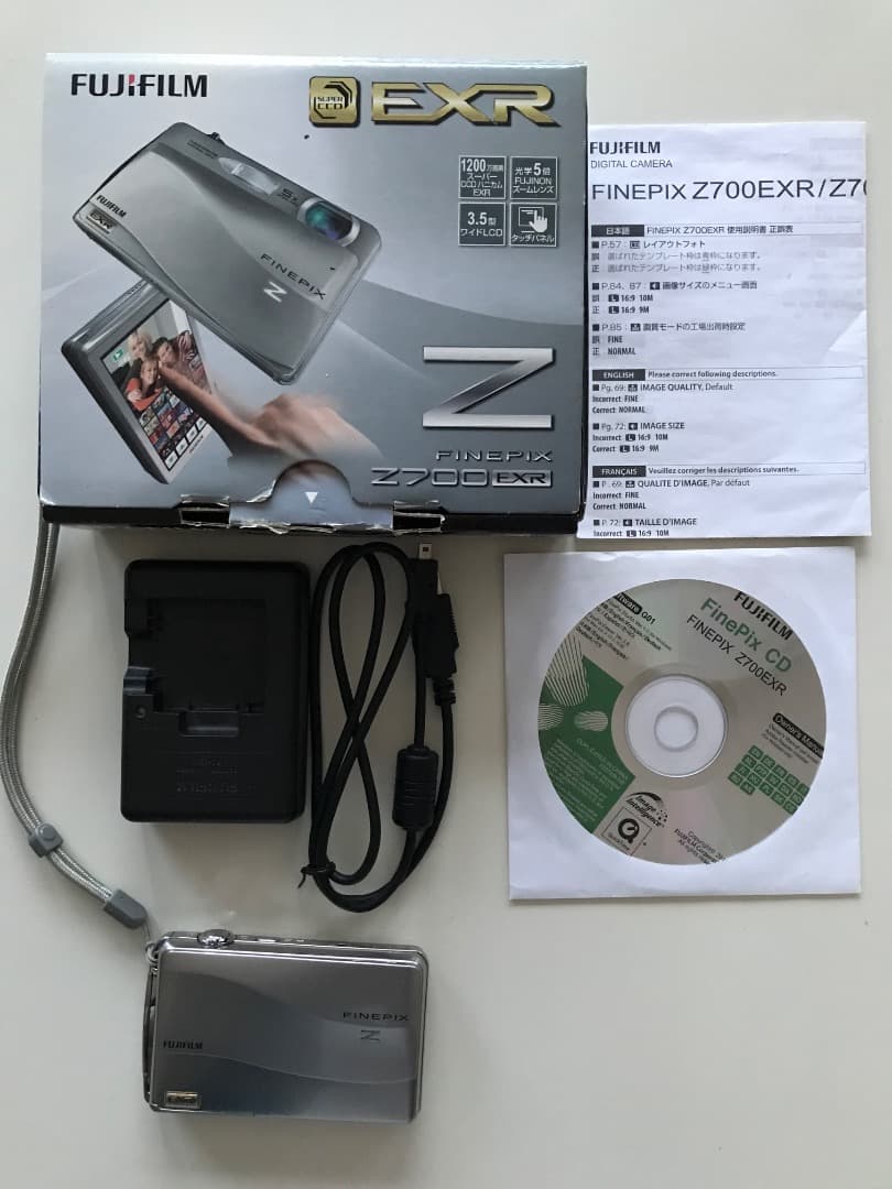 FUJIFILM FINEPIX Z700EXR コンパクトデジタルカメラ