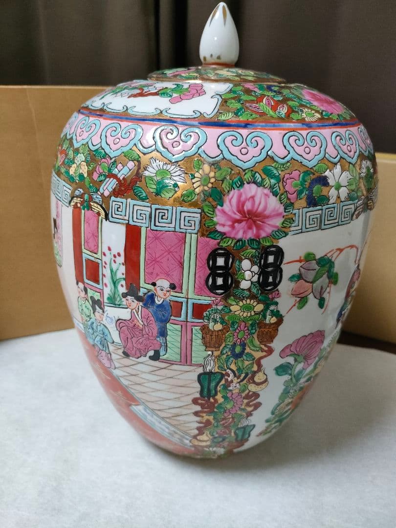 く*り様 中国美術 骨董品 壺 陶器 大清乾隆年製　粉彩人物花鳥文　金彩　金襴手