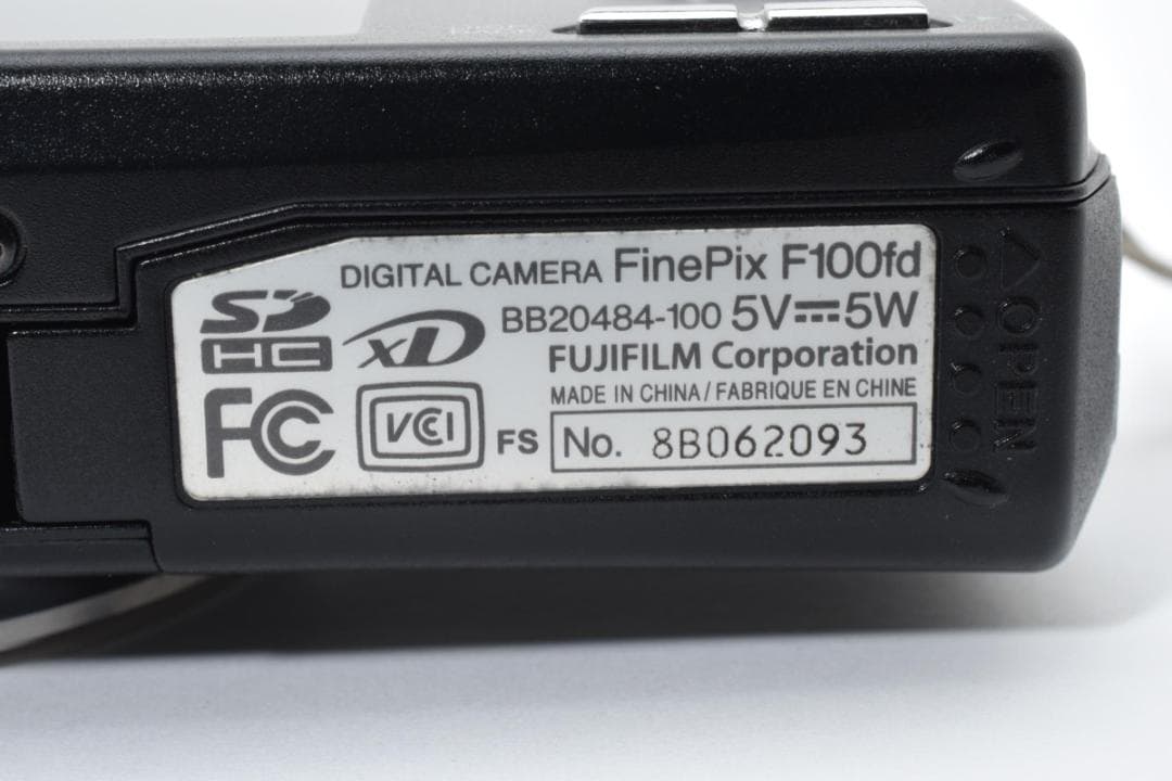 #664★美品★FUJIFILM F100 FD コンパクトデジタルカメラ