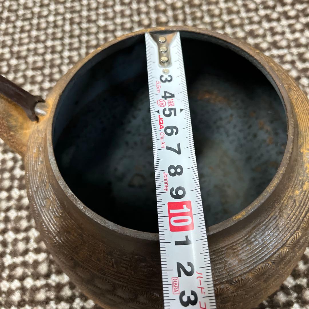 古鉄瓶 魚子紋 菊蓋 時代物 鉄瓶 骨董 アンティーク 煎茶道具 伝統工芸