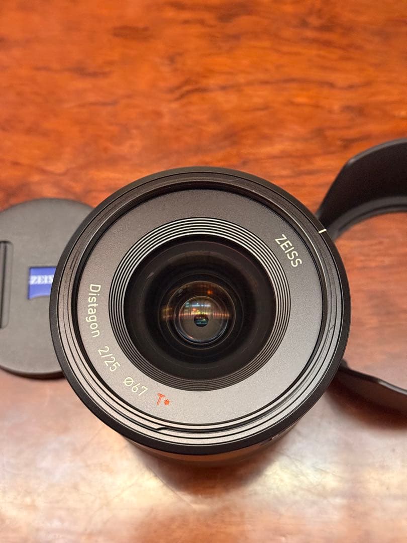 Zeiss Batis 2/25 E-mount レンズ
