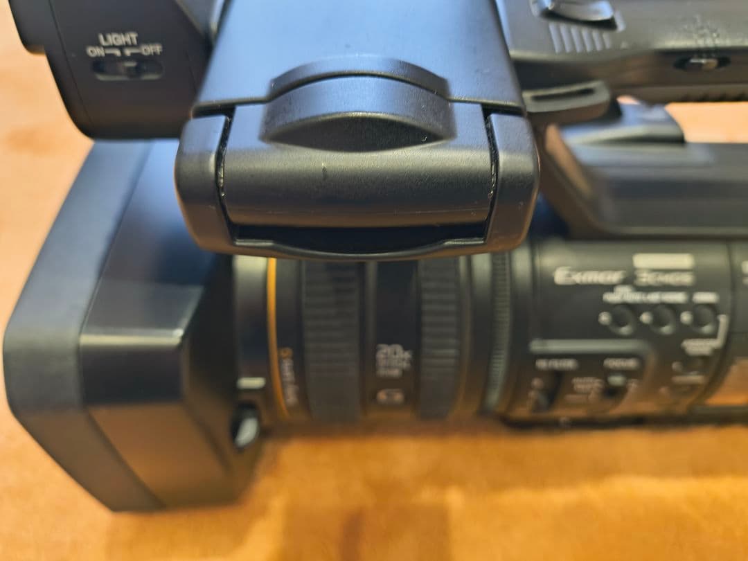 早いもの勝ち！予備バッテリー付き！！ビデオカメラレコーダーHXR-NX3！